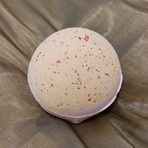 Lush ochre bath bomb
